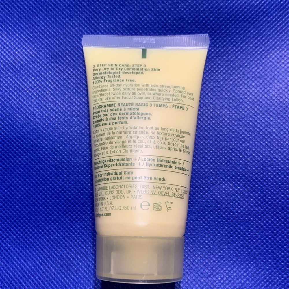 CLINIQUE Dramatically Different Moisturizing lotion. 1.7 fl.oz./50ml. New! - Picture 2 of 2